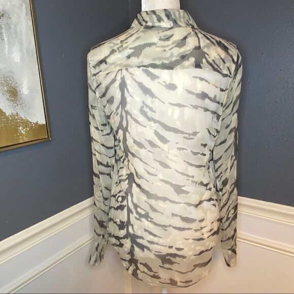 Equipment Femme Silk Button Down Blouse - Picture 5 of 9